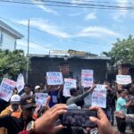 Warga Pesanggrahan Demo, Tuntut Kades Suhariyanto Dicopot