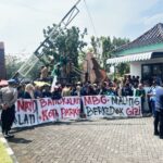Mahasiswa Demo DPRD Bangkalan, Soroti MBG hingga Jalan Rusak